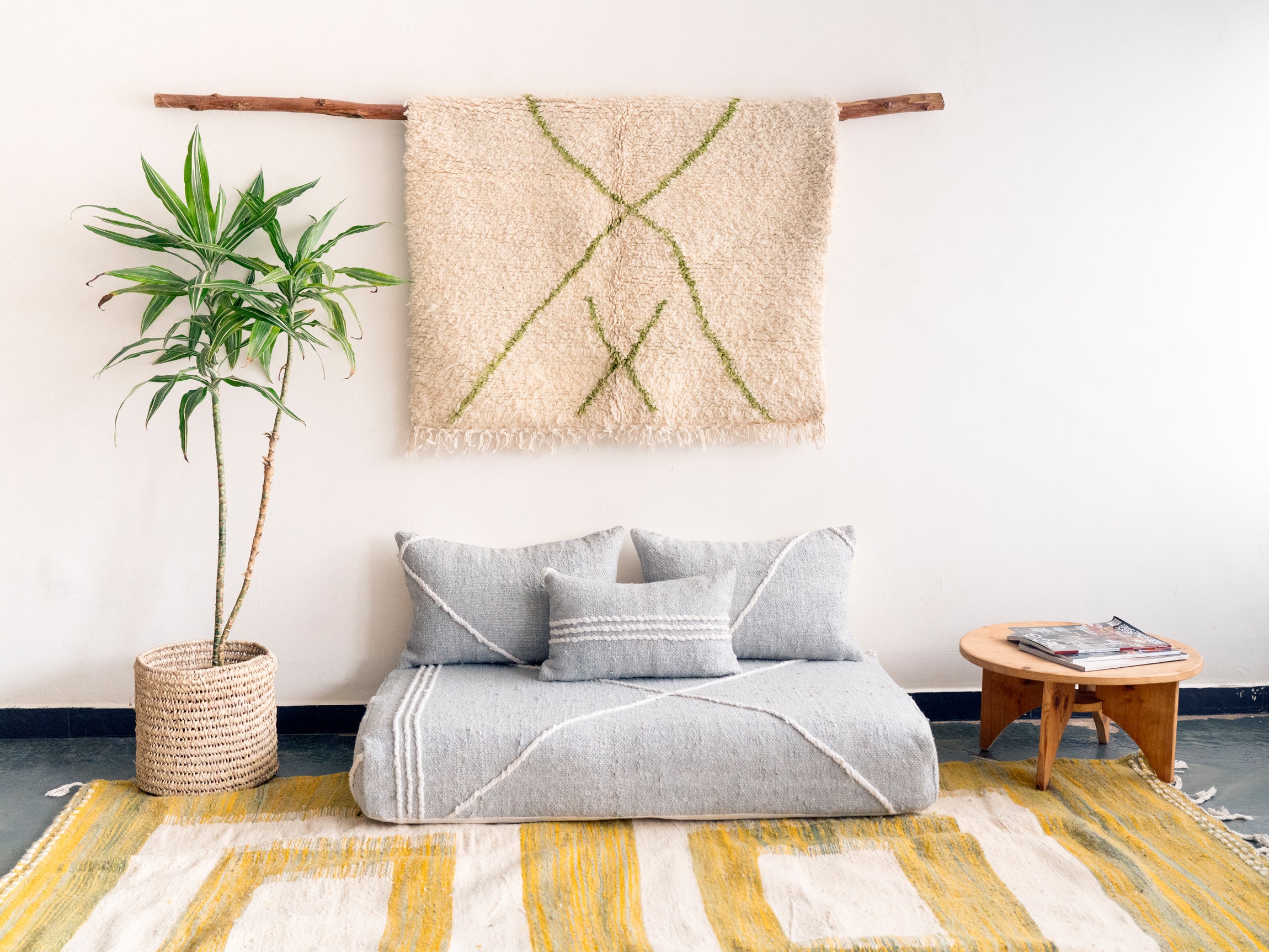 Marokkanisches großes Bodensofa, graues modulares Bodensegmente-Sofa
