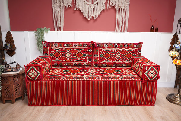 أثاث فناء أحمر، وسادة أرضية لغرفة المعيشة، أريكة أرضية عربية، وسادة أرضية تركية، أريكة عرقية مع أريكة عثمانية وسجادة