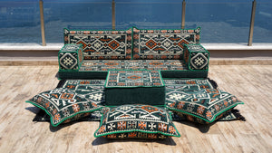 Gelbe orientalische Kissen, arabisches Majlis, arabisches Bodensitzer mit Otomanen und Teppich, Loveseat, marokkanische Bodensitzgruppe, marokkanisches Kissen