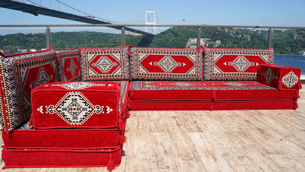 Rote Bodenkissen, L-förmige arabische Sitzsofas, Balkonterrassesofas, waschbare Kissenbezüge