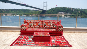 أثاث فناء أحمر، وسادة أرضية لغرفة المعيشة، أريكة أرضية عربية، وسادة أرضية تركية، أريكة عرقية مع أريكة عثمانية وسجادة