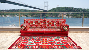 أثاث فناء أحمر، وسادة أرضية لغرفة المعيشة، أريكة أرضية عربية، وسادة أرضية تركية، أريكة عرقية مع أريكة عثمانية وسجادة