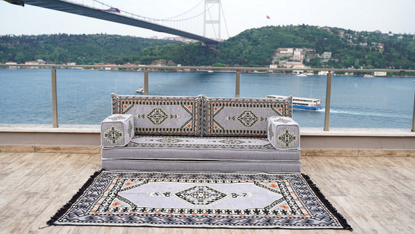 أريكة رمادية مفردة، أريكة عربية، أريكة تراس مع أريكة عثمانية وسجادة، سجادة تركية، أريكة سرير، أريكة أرضية، أريكة تأمل، أثاث غرفة المعيشة