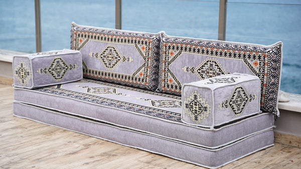 أريكة رمادية مفردة، أريكة عربية، أريكة تراس مع أريكة عثمانية وسجادة، سجادة تركية، أريكة سرير، أريكة أرضية، أريكة تأمل، أثاث غرفة المعيشة