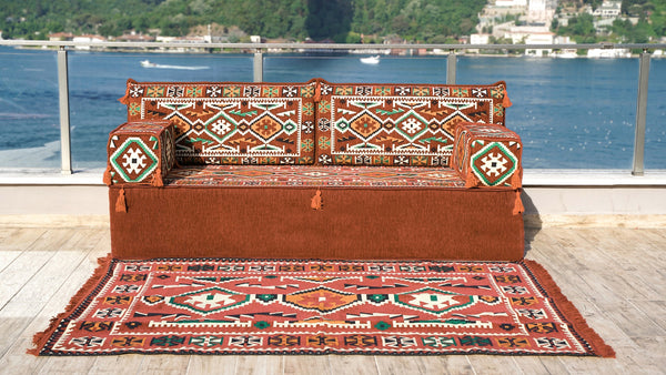 طقم جلوس مغربي أرضي، مجلس عربي، أريكة أرضية عربية مع أريكة عثمانية وسجادة، وسادة شرقية، وسادة مغربية، وسادة أرضية عرقية