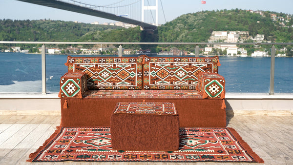 طقم جلوس مغربي أرضي، مجلس عربي، أريكة أرضية عربية مع أريكة عثمانية وسجادة، وسادة شرقية، وسادة مغربية، وسادة أرضية عرقية