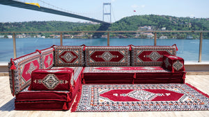 Bordeauxfarbene L-förmige Sofas, arabische Sofagarnitur, Terrassen-Palettensofa, Bodenkissen, arabisches Majlis, Poufs