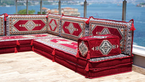 Bordeauxfarbene L-förmige Sofas, arabische Sofagarnitur, Terrassen-Palettensofa, Bodenkissen, arabisches Majlis, Poufs