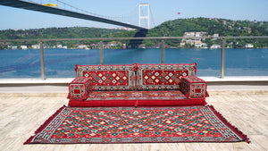 Einzelne rote Bodenkissen in spezieller Form, modernes arabisches Majlis-Set, Bodensofa-Set, ethnisches Sofa, arabisches Sofa mit Ottomanen und Teppich