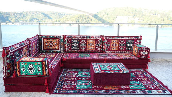 Bordeauxrotes L-förmiges Bodensofa, modulares Sofa-Set, Bodenkissen, arabischer Majlis, marokkanisches Wohnzimmerkissen