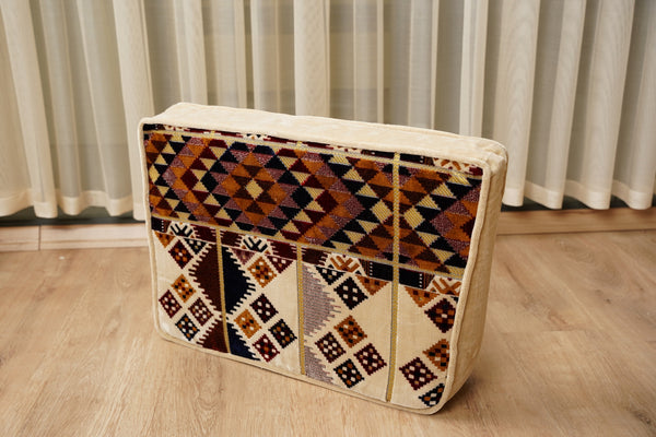 أطقم كنب ديوان أصلية، كنب غرفة معيشة على طراز بوهو، كنب مجلس عربي، طقم كنب تقليدي، كنب أرضي مقسم، وسادة مغربية