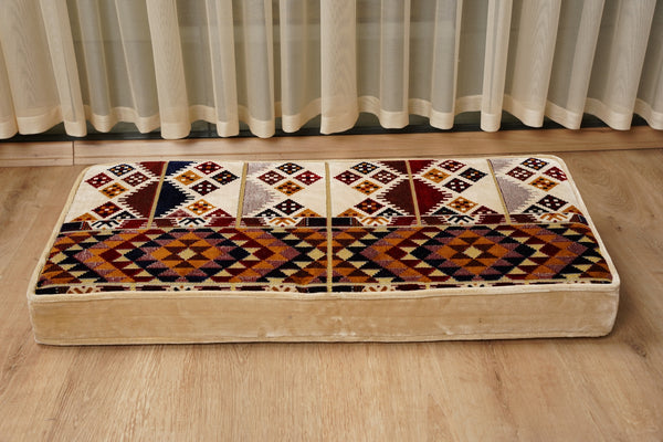 أطقم كنب ديوان أصلية، كنب غرفة معيشة على طراز بوهو، كنب مجلس عربي، طقم كنب تقليدي، كنب أرضي مقسم، وسادة مغربية