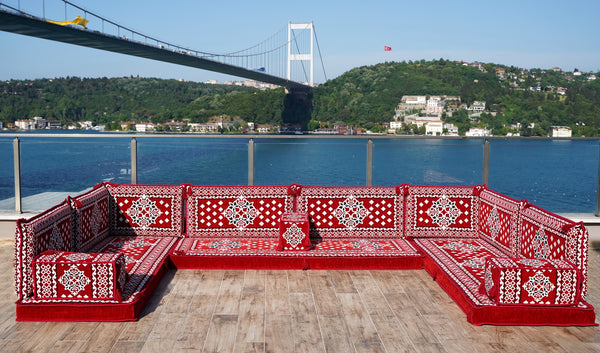 U-förmige arabische Bodensitzgelegenheiten, orientalische rote Bodenkissen, Ecksofa, marokkanische Wohnzimmerkissen
