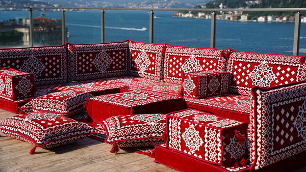 U-förmige arabische Bodensitzgelegenheiten, orientalische rote Bodenkissen, Ecksofa, marokkanische Wohnzimmerkissen