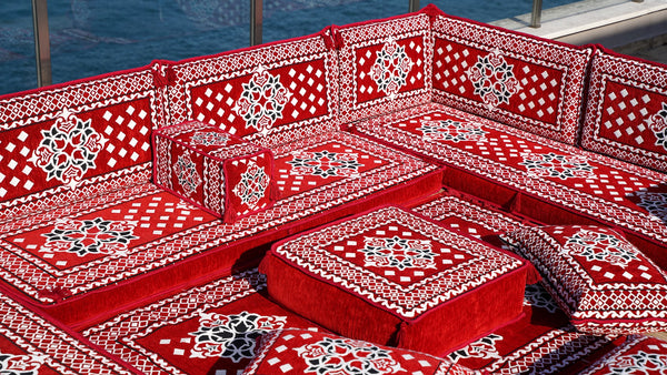 U-förmige arabische Bodensitzgelegenheiten, orientalische rote Bodenkissen, Ecksofa, marokkanische Wohnzimmerkissen