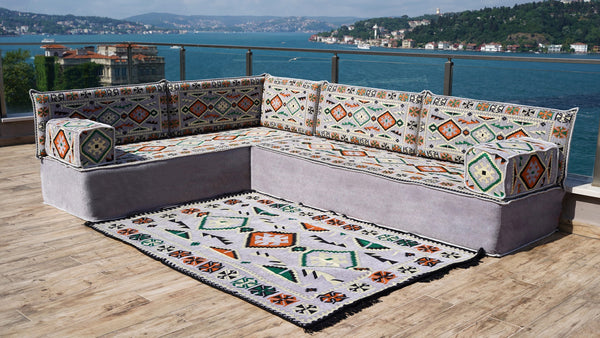 Grauer anatolischer Kamin: L-förmiges Bodensofa-Set – Arabisches Bodensofa – Osmanische Bodenbestuhlung – Ethno-Leseecken-Kissen