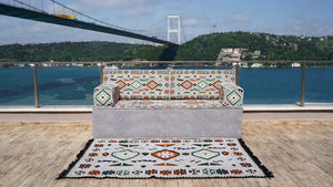 أريكة أرضية رمادية، مجلس عربي، أريكة غرفة معيشة مغربية، أريكة أرضية تركية مع أريكة عثمانية وسجادة، وسائد عرقية، أرائك حديقة تراس