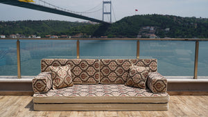 Graues Schlafsofa, Orientalische Bodensitze, Türkisches Bodensez, Modulares Bodensez, Diwan-Sofagarnituren, Handgemachte Böhmische Sitzgelegenheiten