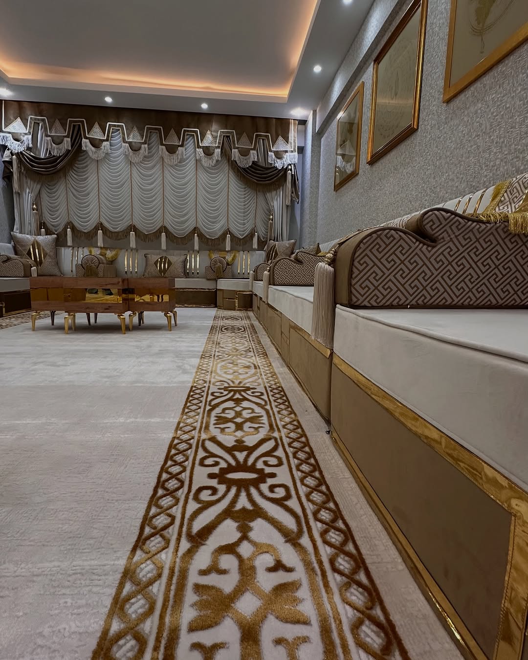 Arabic Jalsa Set, Arabic Furniture for Cafes, Turkish Rug Sofa, Arabic Majlis, Moroccan Majlis, Wooden Bench Majlis, Arabic Majlis Sofa