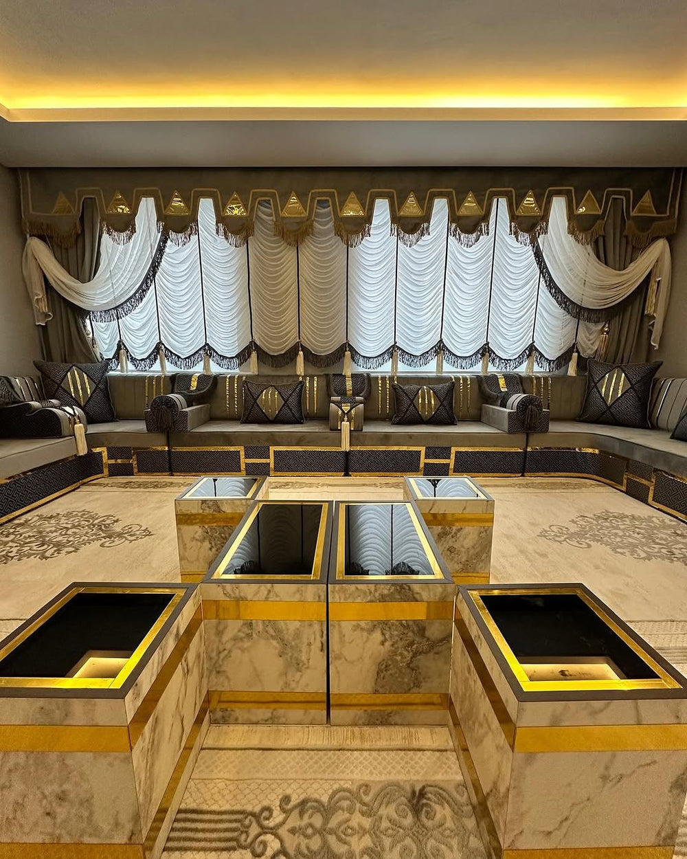 Turkish Rug Sofa, Arabic Majlis Sofa, Arabic Furniture for Restaurants, Arabic Jalsa Set, Wooden Bench Majlis, Moroccan Living Room Furniture