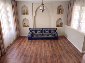 Marineblaues arabisches Sofa mit Ottomane und Teppich, Bodensitzkissen, Arabisches Jalsa-Set, Ecksofa, Arabische Sofagarnitur, Marokkanisches Sofa