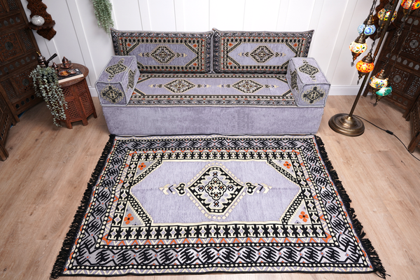 أريكة رمادية مفردة، أريكة عربية، أريكة تراس مع أريكة عثمانية وسجادة، سجادة تركية، أريكة سرير، أريكة أرضية، أريكة تأمل، أثاث غرفة المعيشة