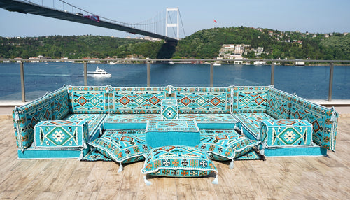 Helleblaue Eck-Boden-Sitzgruppe, U-förmiges arabisches Sofa-Set, orientalische Bodensitzgelegenheiten, Bodenkissen, Wohnzimmersofa