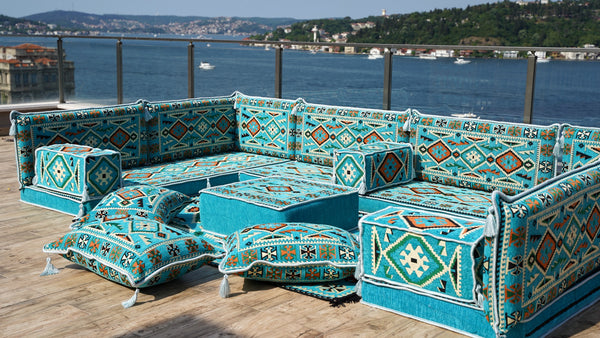 Helleblaue Eck-Boden-Sitzgruppe, U-förmiges arabisches Sofa-Set, orientalische Bodensitzgelegenheiten, Bodenkissen, Wohnzimmersofa