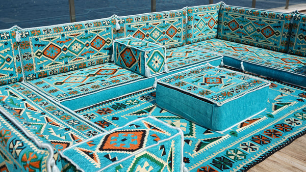Helleblaue Eck-Boden-Sitzgruppe, U-förmiges arabisches Sofa-Set, orientalische Bodensitzgelegenheiten, Bodenkissen, Wohnzimmersofa