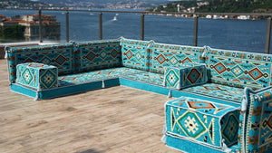 Helleblaue Eck-Boden-Sitzgruppe, U-förmiges arabisches Sofa-Set, orientalische Bodensitzgelegenheiten, Bodenkissen, Wohnzimmersofa