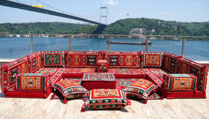 U-förmiges rotes arabisches Sofa-Set, orientalische Bodensofas, rote Bodenkissen, arabischer Majlis, türkische Bodensitzgelegenheiten