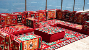 U-förmiges rotes arabisches Sofa-Set, orientalische Bodensofas, rote Bodenkissen, arabischer Majlis, türkische Bodensitzgelegenheiten