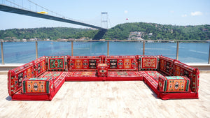 U-förmiges rotes arabisches Sofa-Set, orientalische Bodensofas, rote Bodenkissen, arabischer Majlis, türkische Bodensitzgelegenheiten