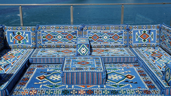 Blaues U-förmiges arabisches Sofaset, Bodenkissen, Palettensofa, Bankkissen, arabischer Majlis, marokkanische Dekoration