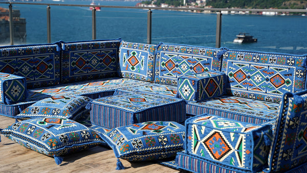 Blaues U-förmiges arabisches Sofaset, Bodenkissen, Palettensofa, Bankkissen, arabischer Majlis, marokkanische Dekoration